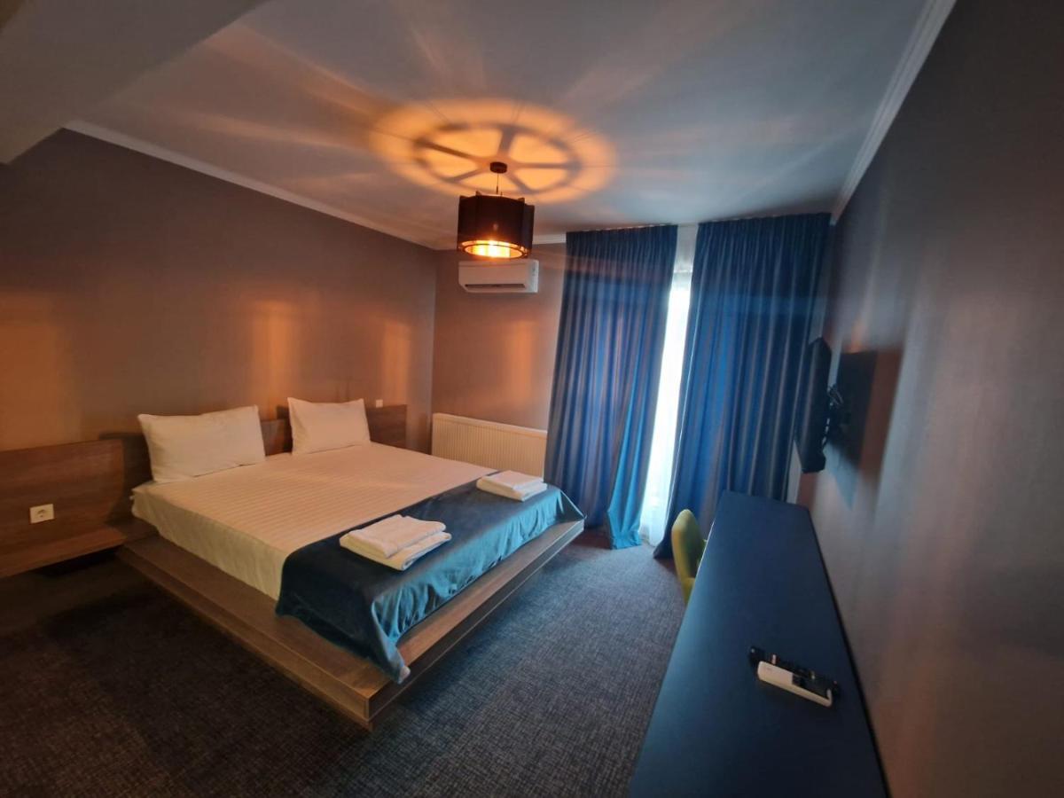 Albert Hotel Roşu Exterior foto